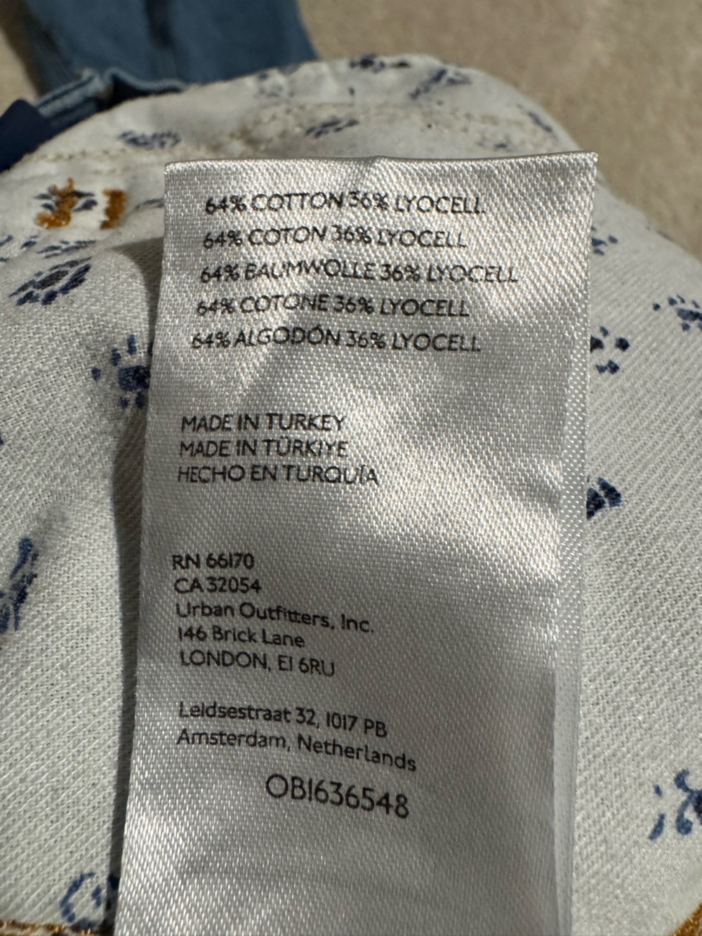 Pilcro Beach Cargo Mid-Rise Jeans Size 28 - Picture 9 of 16